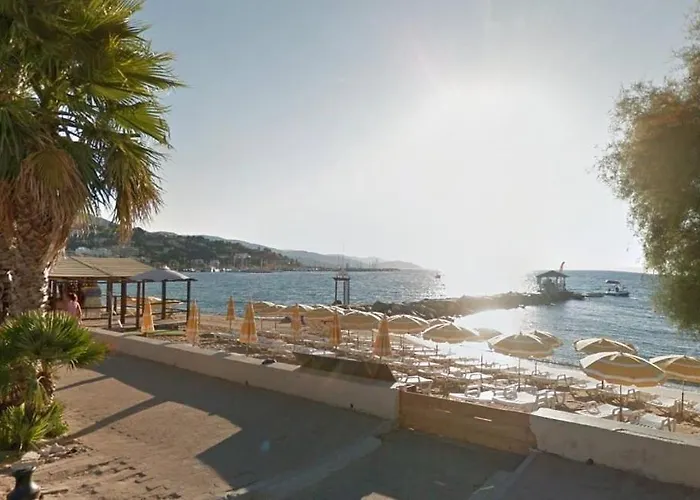 Apartment Lv280-f302 2 Couchages Le Lavandou