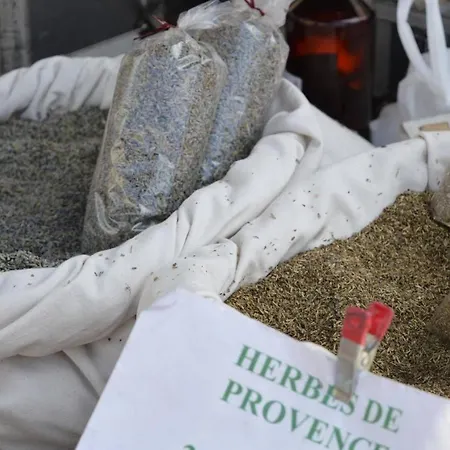 Apartment Lv280-f302 2 Couchages Le Lavandou